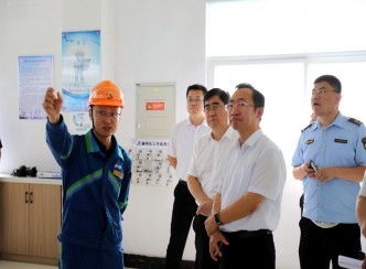  东营市政府副秘书长王震波一行莅临赫邦公司检查指导工作